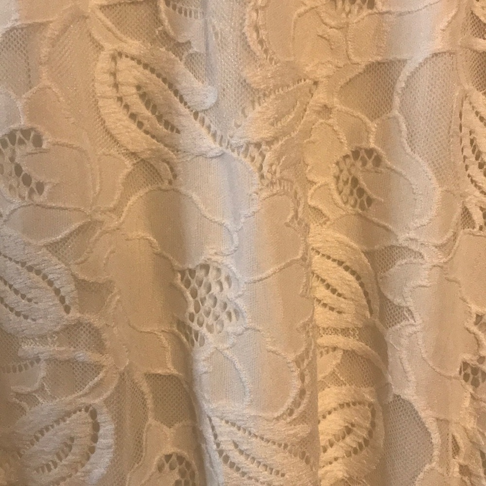 Brand NWT LULAROE “LUCY” Small Skirt In WHITE! - Picture 3 of 6